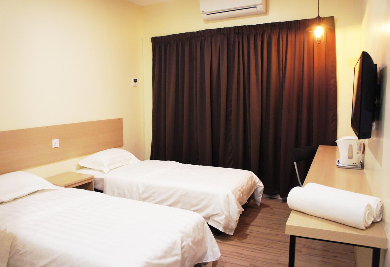 No.31 Maple Inn Simpang Ampat  Exterior photo